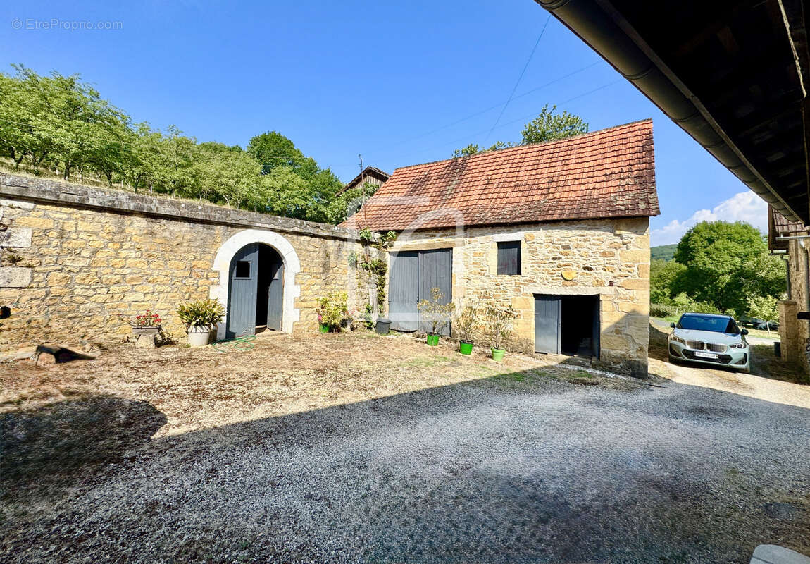 EXCLUSIVITE - A deux pas de la Dordogne, rare ensemble immobilier typique du Périgord - photo 12