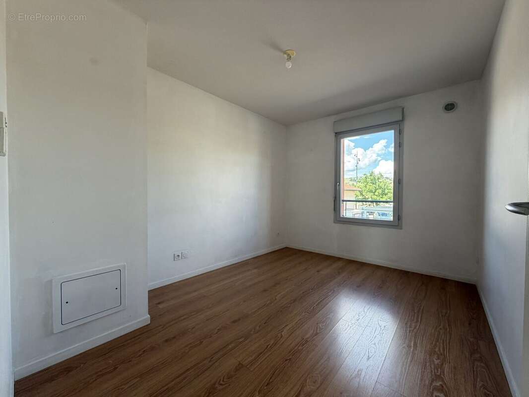Appartement 69 m² à Les Roches-De-Condrieu  - photo 4