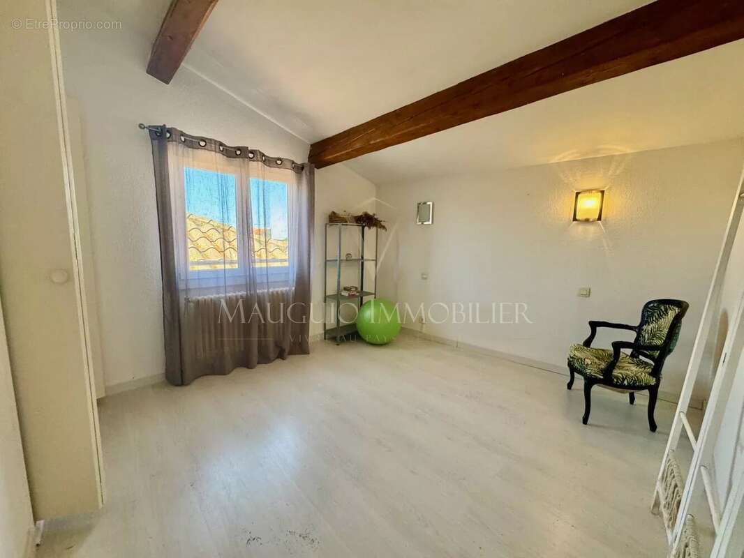 Maison à MAUGUIO