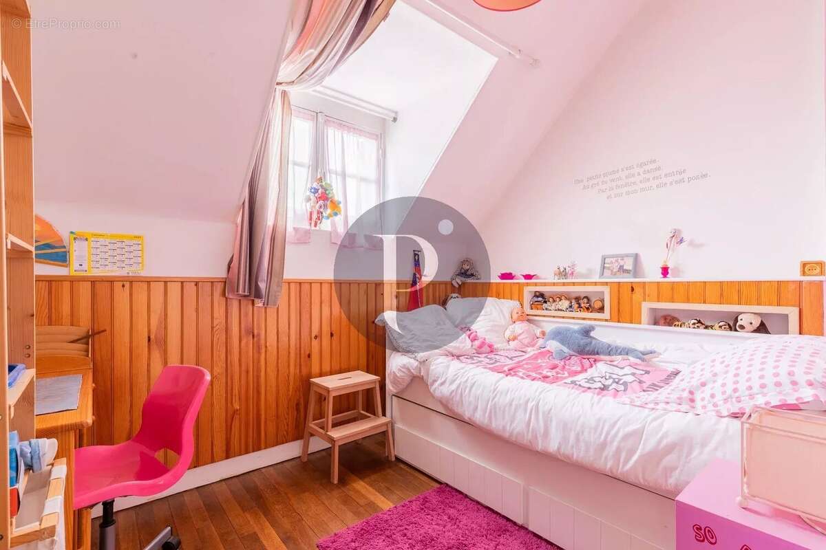 Maison à VERRIERES-LE-BUISSON