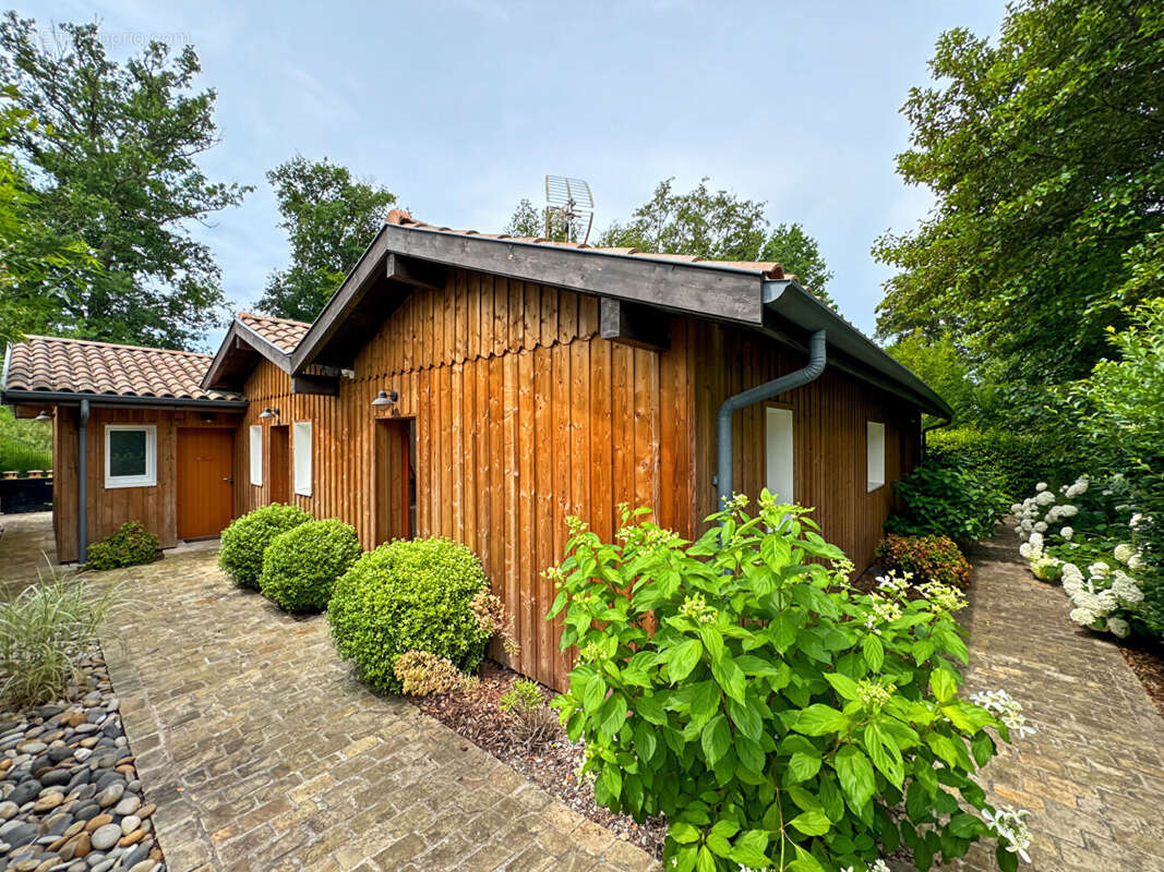 Appartement à SAINT-SULPICE-ET-CAMEYRAC