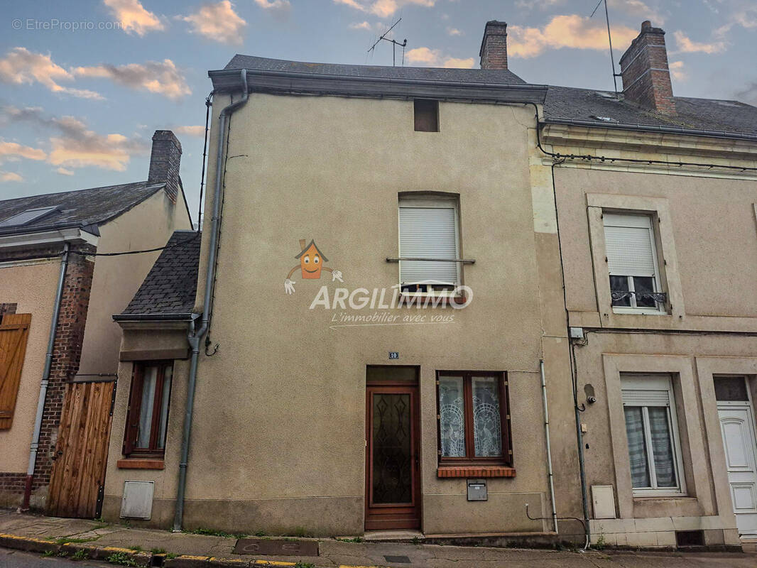 Maison à SAINT-CALAIS