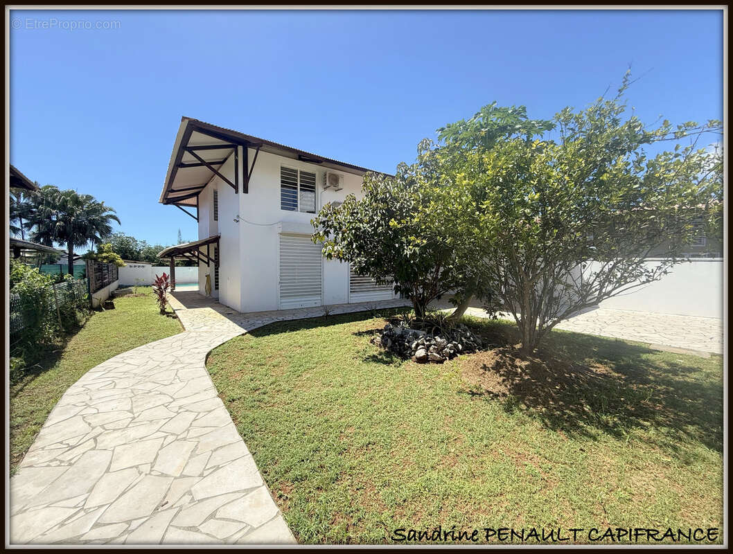 A vendre a kourou (97310) une charmante villa t6 de 120 m² - terrain de 466 m² - au prix de 390 000 € - photo 5