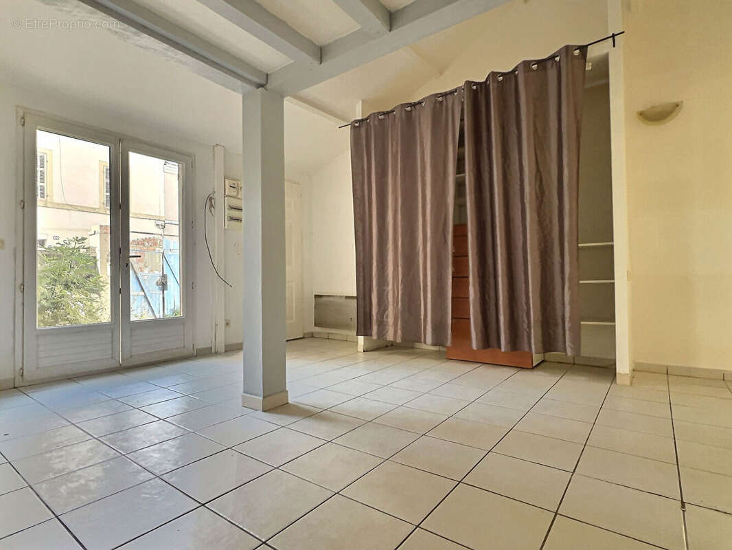 Appartement à MARSEILLE-5E