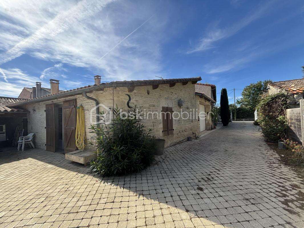 Maison à MAUZE-SUR-LE-MIGNON