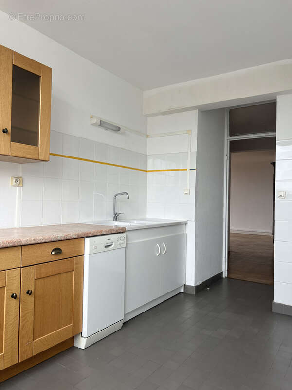 Appartement à BAGNOLS-SUR-CEZE