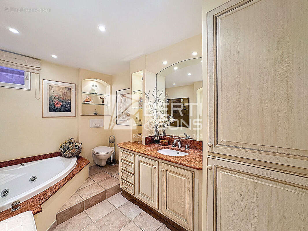 Appartement à MANDELIEU-LA-NAPOULE