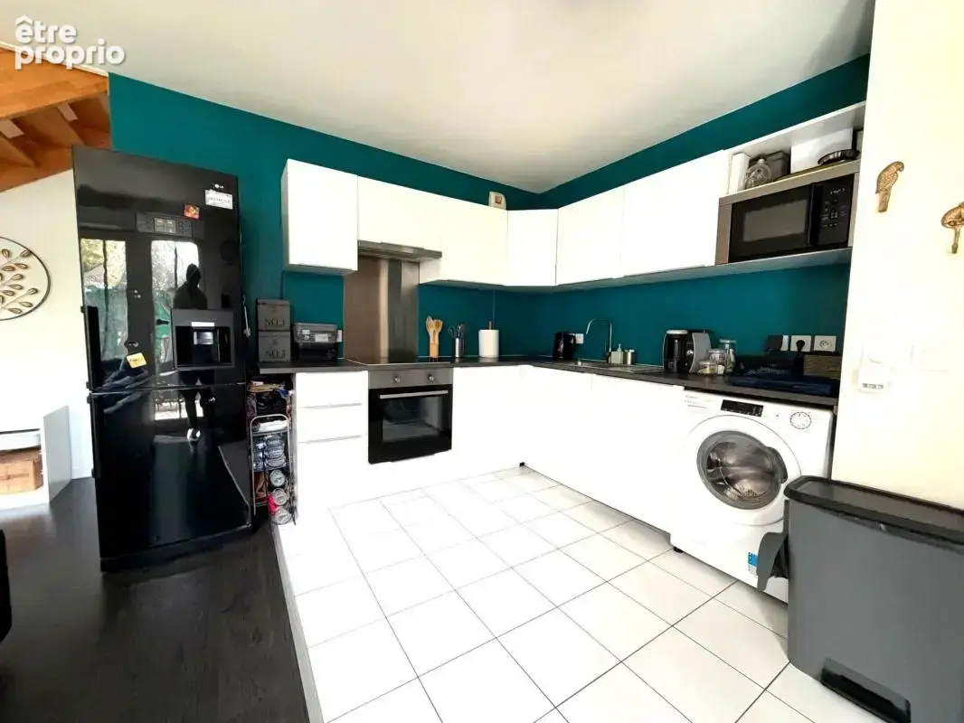 Stains - beau duplex - 3 pieces de 60m² - au 1er et dernier - photo 3
