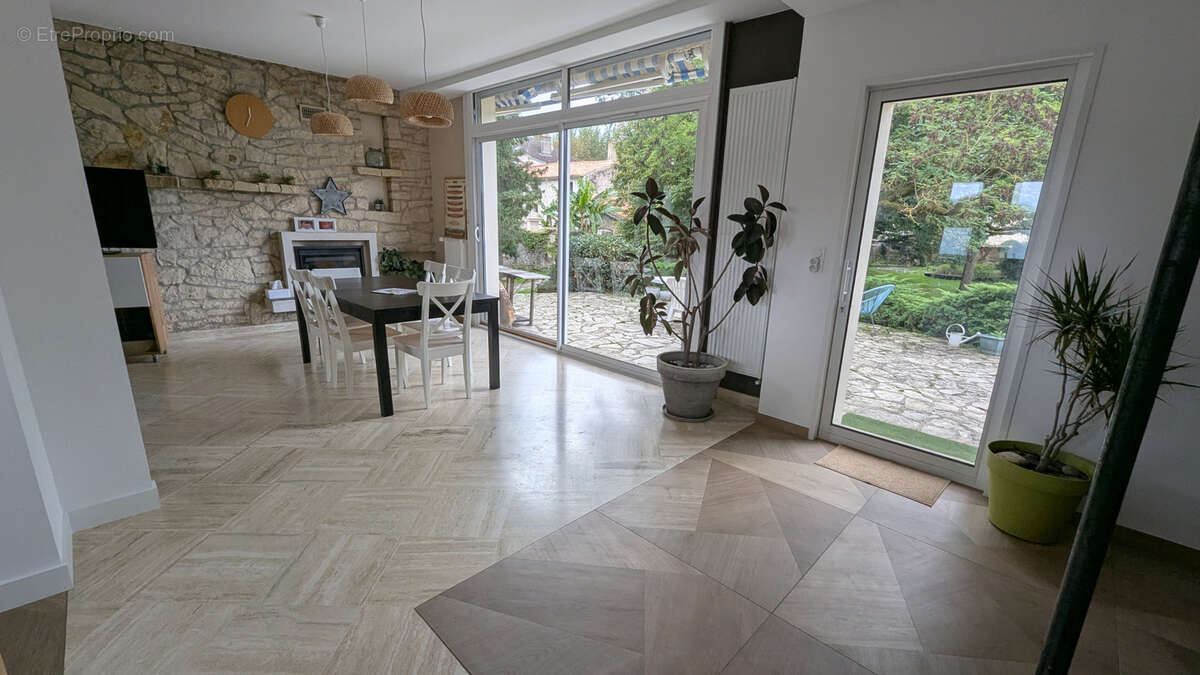 Maison à MAGNE