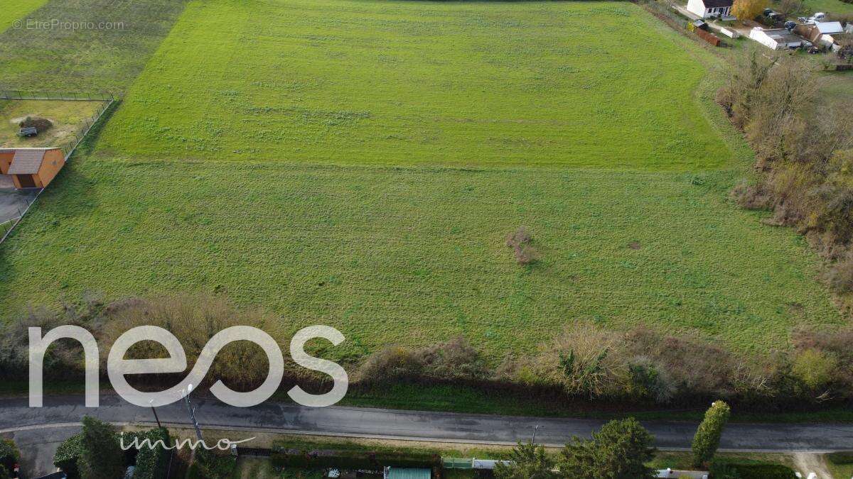 Terrain à SAINTE-THORETTE