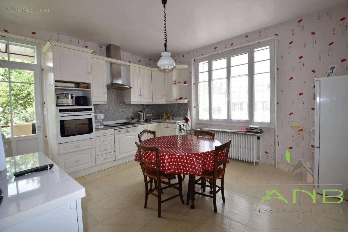 Maison 154 m² à Saint-Mathieu  - photo 3