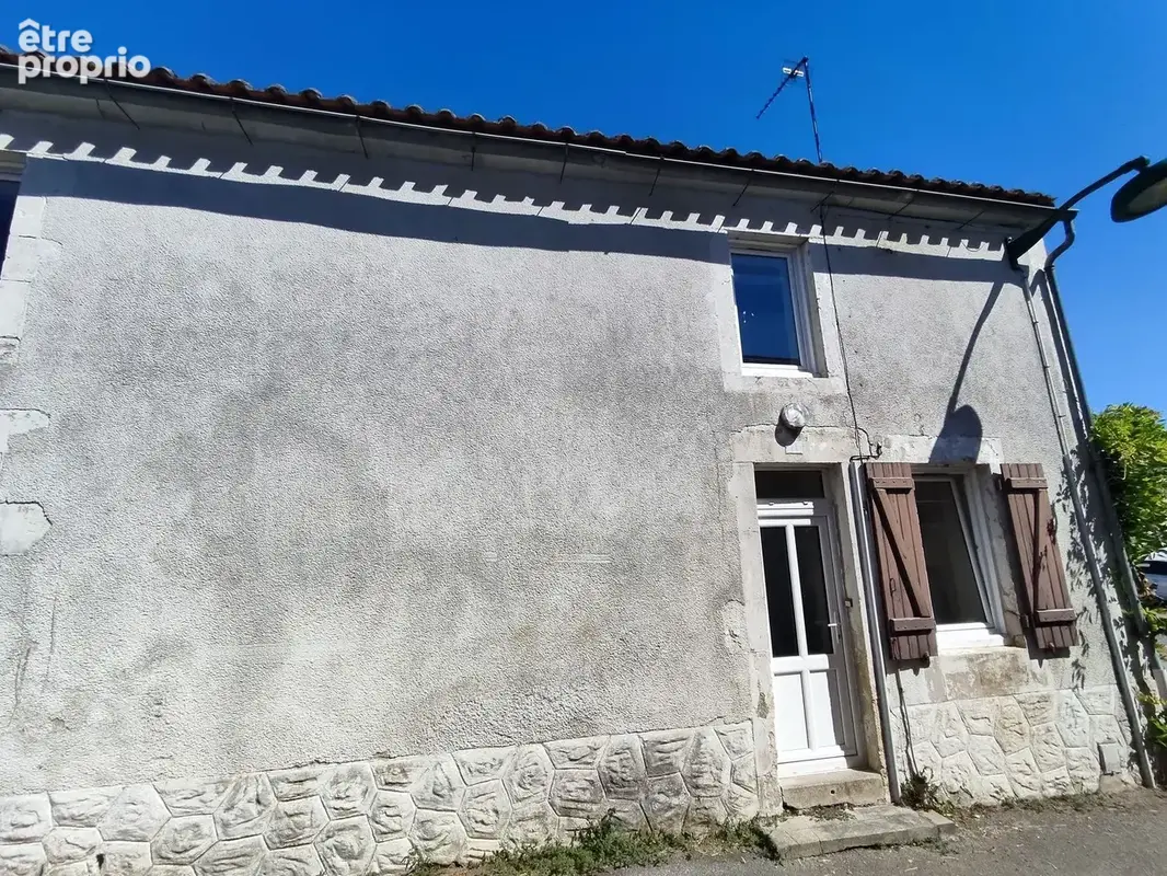 FACADE EXTERIEURE AUTRE VUE
