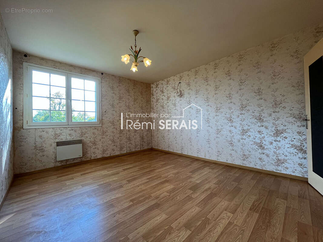 Maison à SAINT-CYR-DU-BAILLEUL