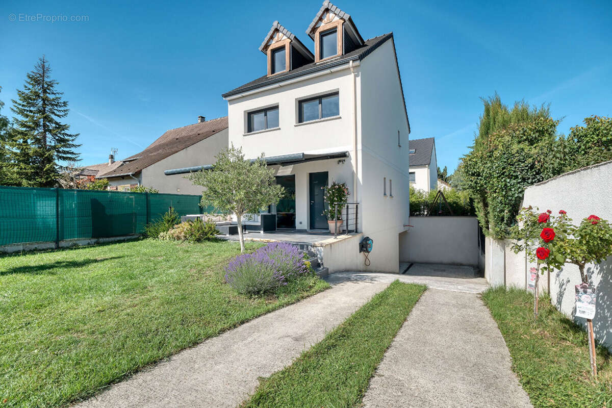 Maison à MAREIL-MARLY