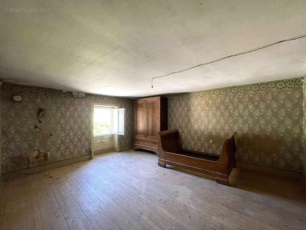 Maison à POLIGNY