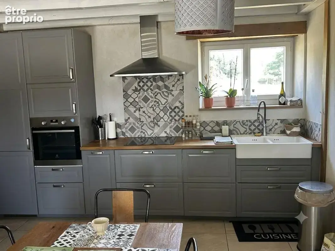 Magnifique corps de ferme en pisé rénové de 224 m² habitables sur 2 153 m² de terrain - photo 9