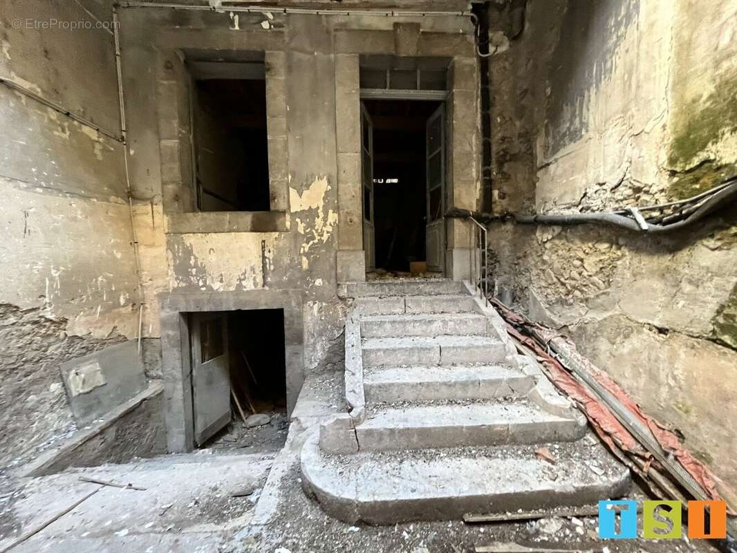 Maison à MONTREJEAU