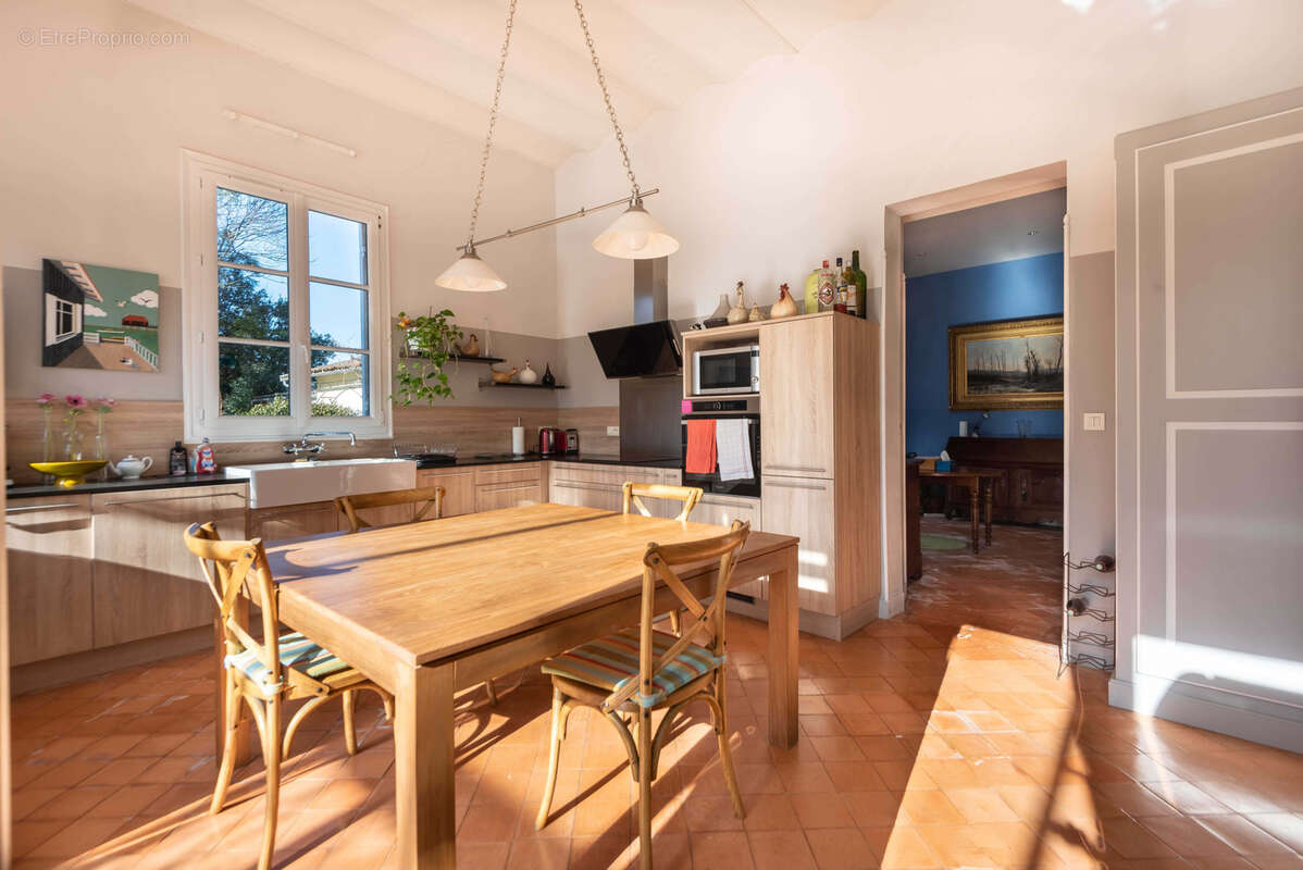 Propriete en pierre - 310 m2 - 4/5 ch - maison d'amis de 50 m2 - parc de 2386 m2 - photo 10