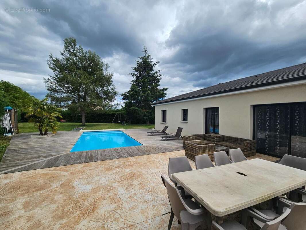 Photo 2 - Maison à SAINT-REMY-EN-ROLLAT