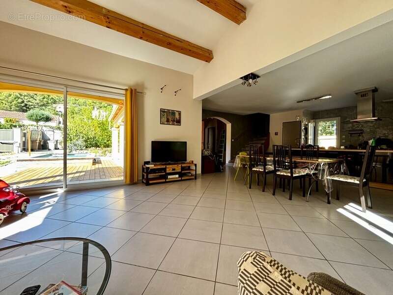 Maison à LE REVEST-LES-EAUX