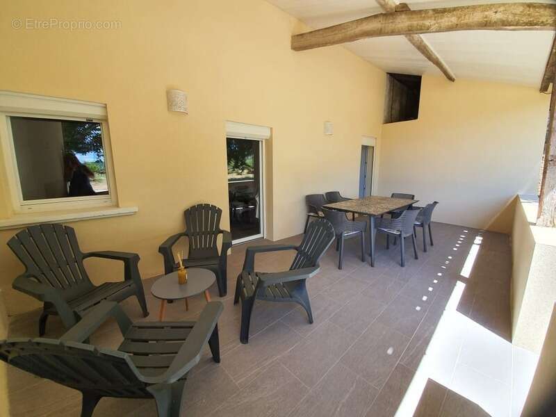 Maison à NEGREPELISSE