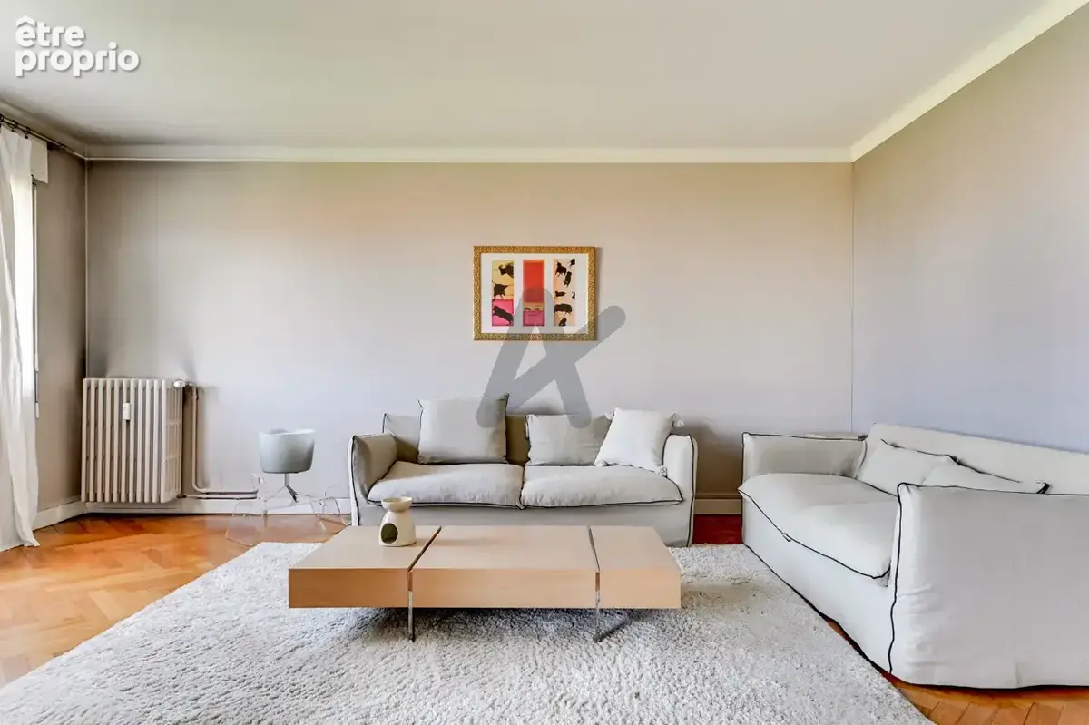 Appartement de 110 m2 en étage élevé avec une vue dégagée et un garage - photo 2