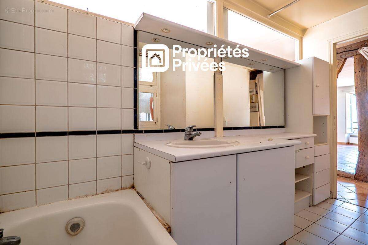 Appartement à PARIS-4E