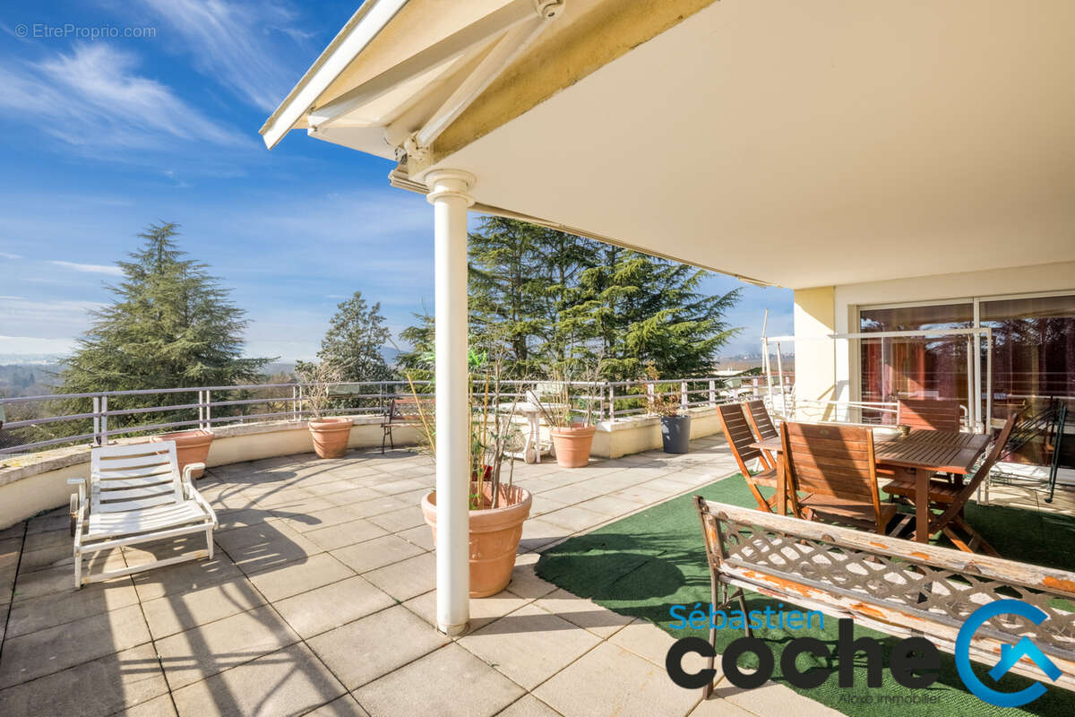 Appartement à CHARBONNIERES-LES-BAINS