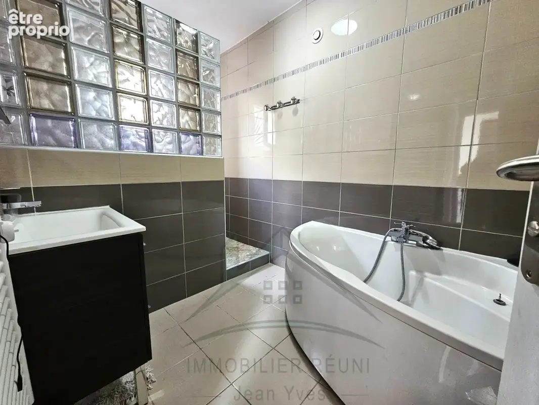 Bienvenue à Saint-Mitre-les-Remparts ! 4 chambres   Piscine - photo 16