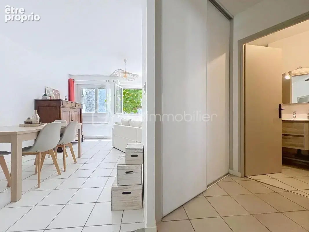 ***grenoble t2 de 51m2 un cocon en plein centre ville  dans rue calme*** - photo 12
