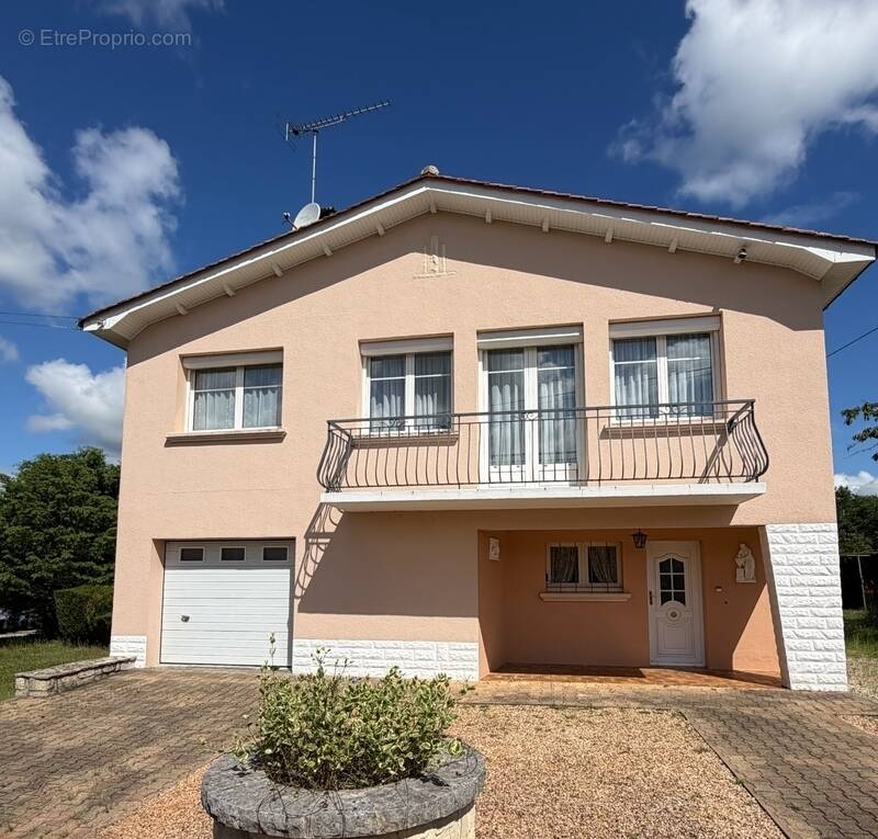 Maison à PRANZAC