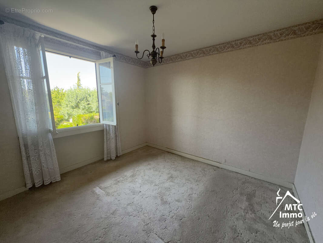 Maison a renover / terrain 518 m2 - photo 4