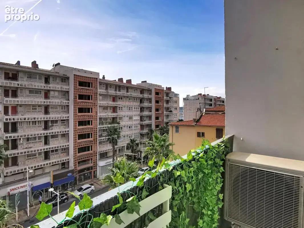 Toulon Le port (83000) Studio 25m² refait a neuf avec balcon - photo 4