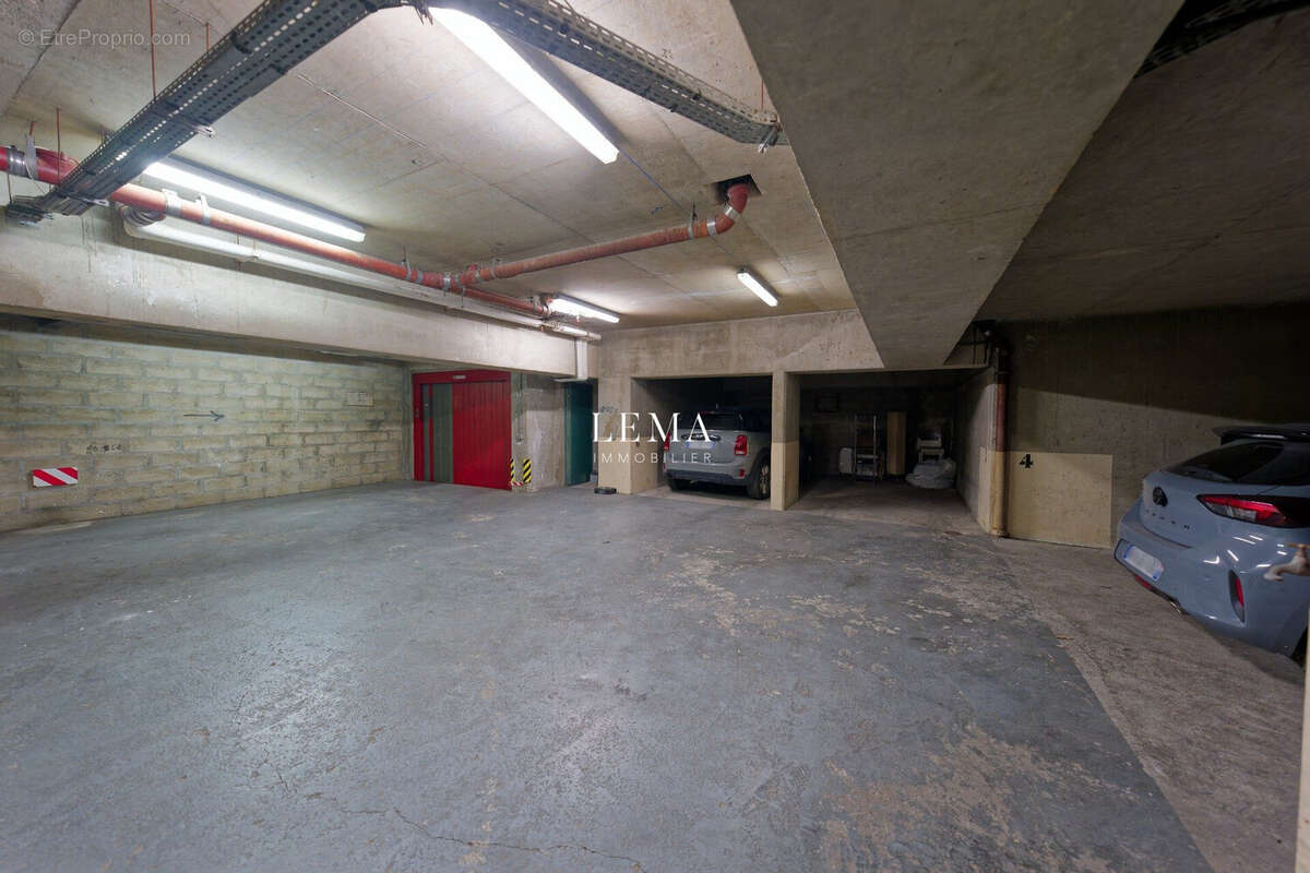 Parking à NEUILLY-SUR-SEINE