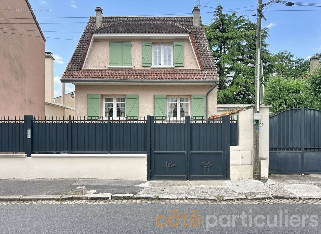 Maison à SAINT-MAUR-DES-FOSSES