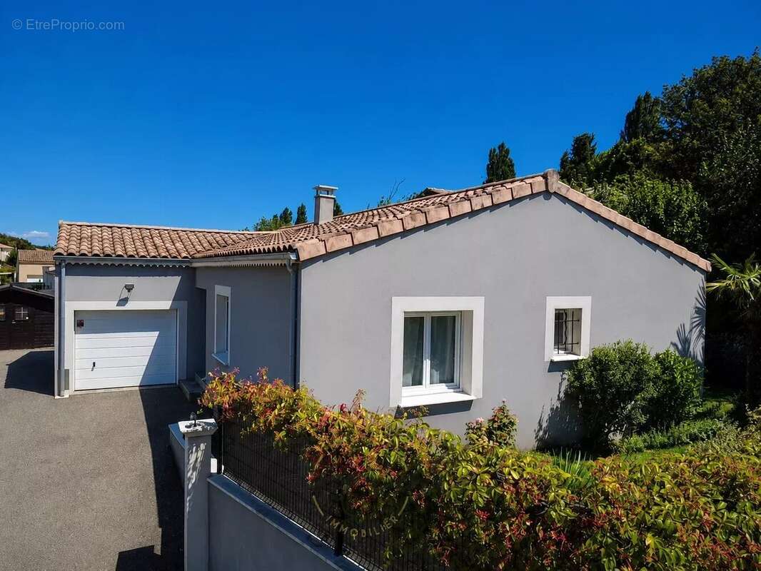 Maison à MONTELIMAR