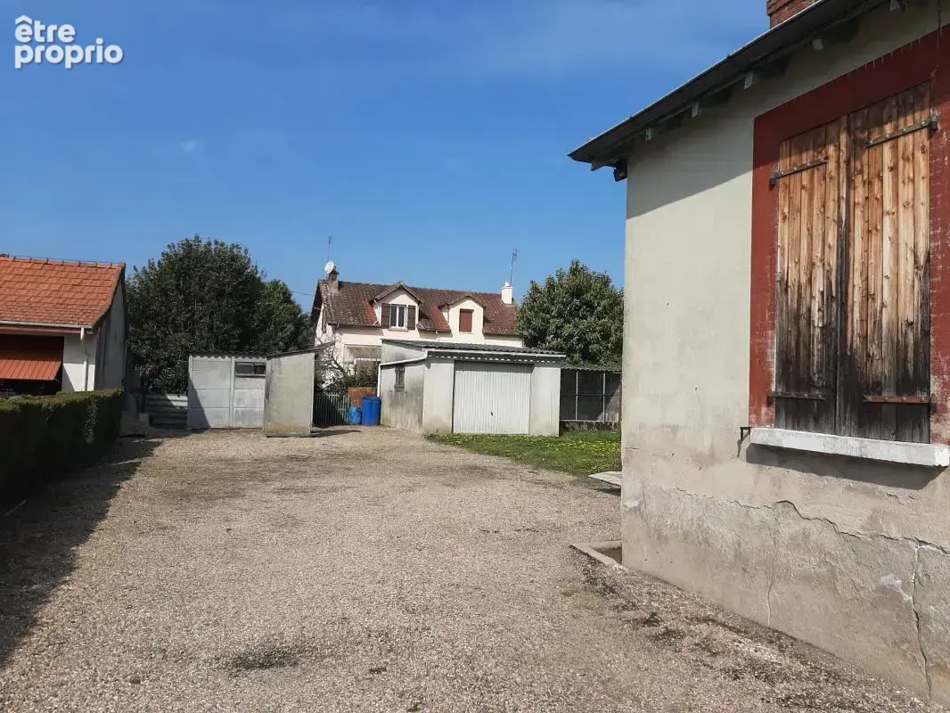 Maison mitoyenne sur 2 niveaux avec potentiel d'agrandissement ou création de logement supplémentair garages et dépendances - photo 29