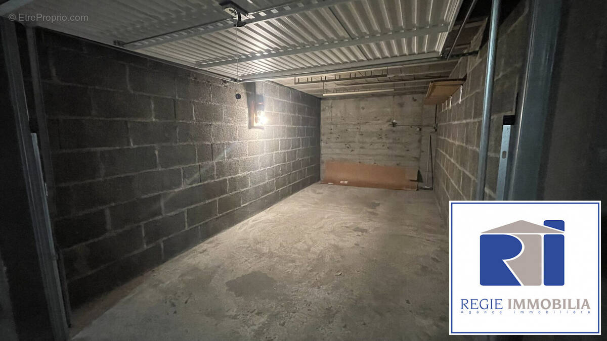 Garage - 17m - Parking à ECHIROLLES