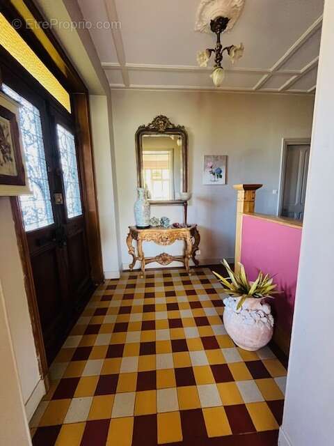 Maison à COURS-LA-VILLE