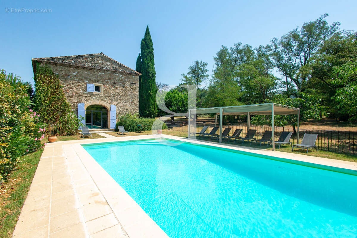 Maison 270 m² à Grignan  - photo 6