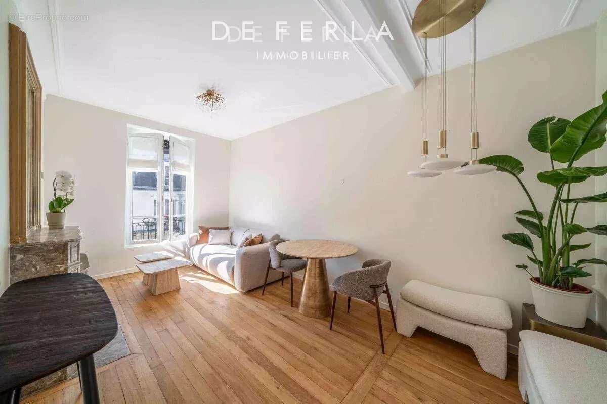 Appartement à PARIS-7E