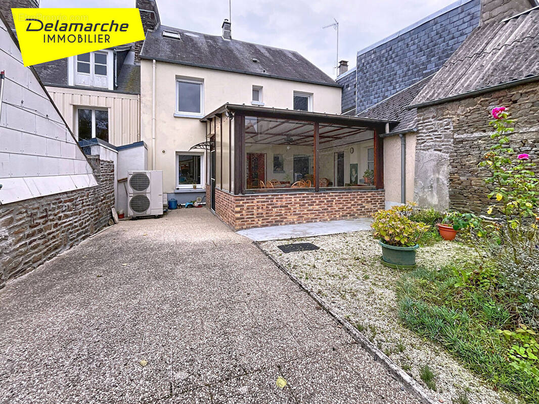 Maison à SAINT-HILAIRE-DU-HARCOUET