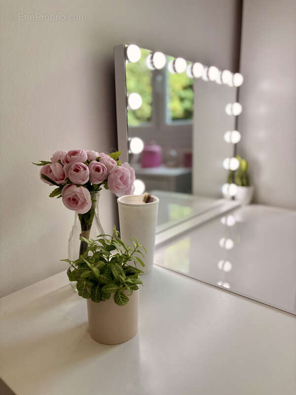 Appartement à AVRILLE