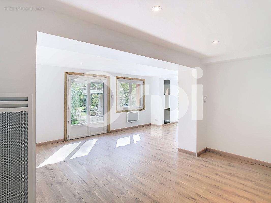 Maison à CHAMPCEVINEL