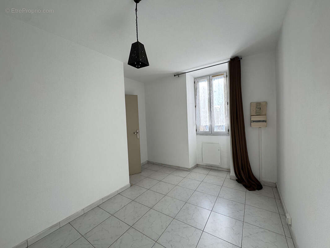 Appartement à CHATEAUNEUF-DE-GADAGNE