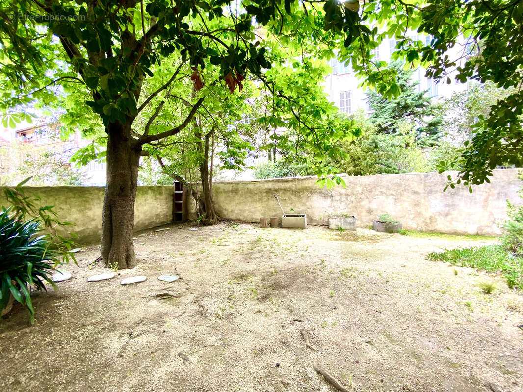 Commerce à MARSEILLE-1E