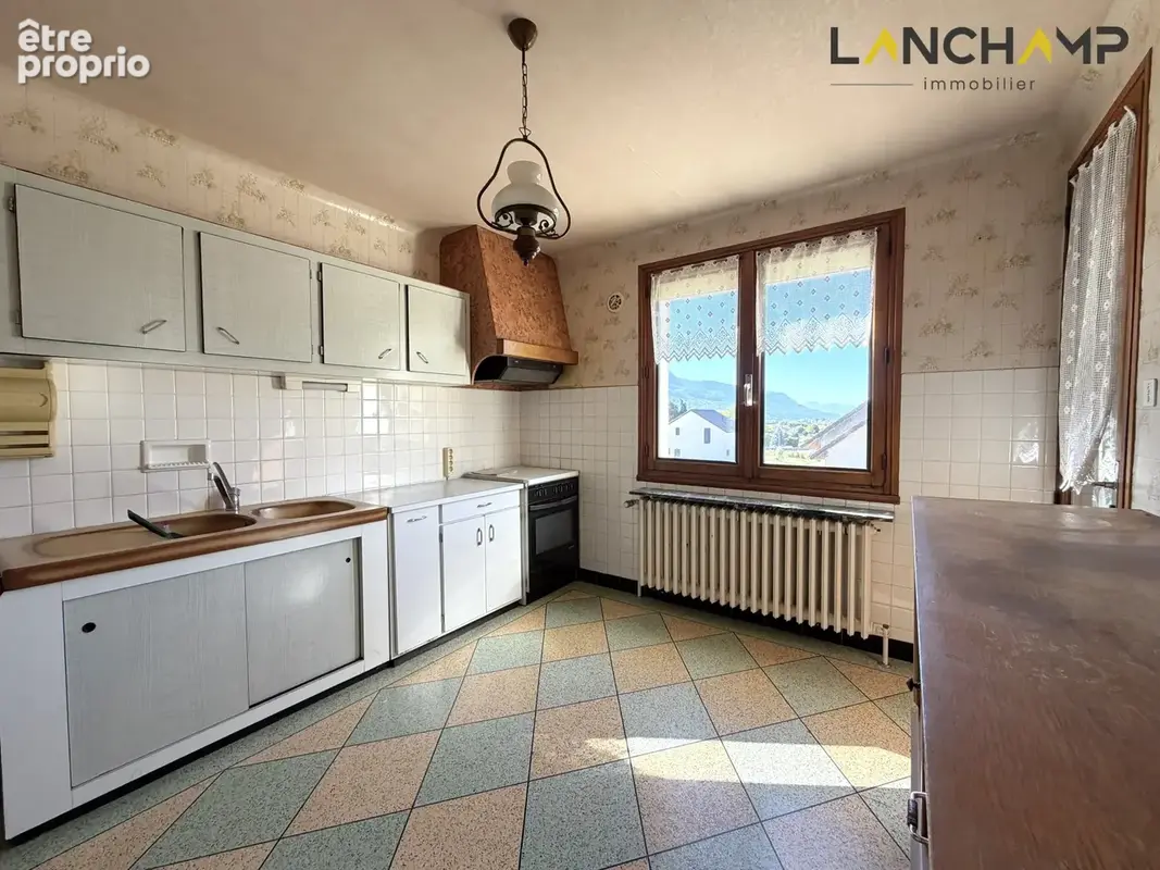 Maison à rénover avec sous-sol et joli terrain - photo 3