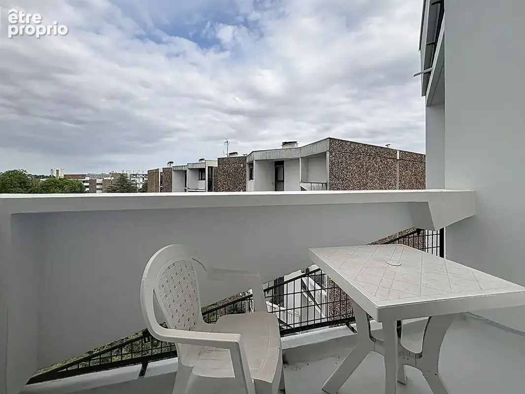 Appartement 4 pièce(s) - 79.86 m² proche tram et facs - photo 9