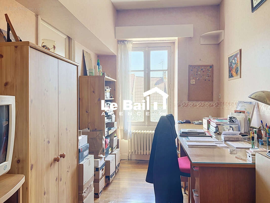 Maison 850 m² à Livilliers  - photo 9