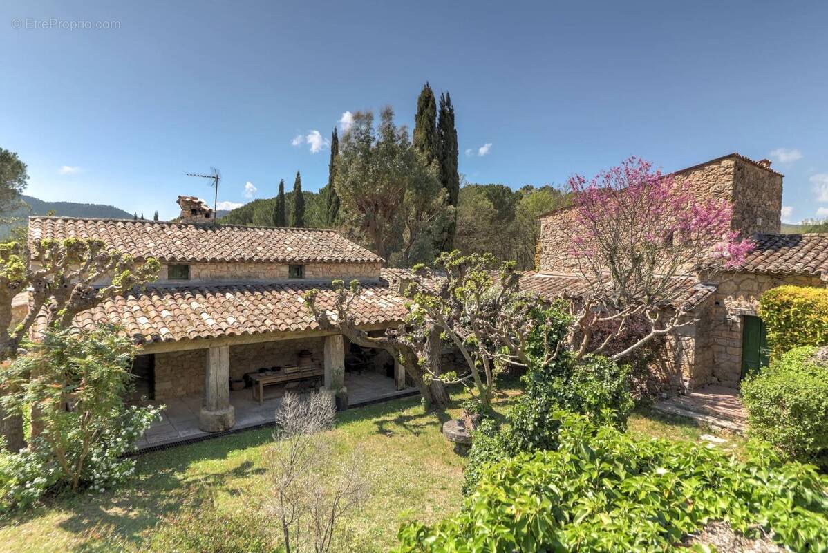 Maison à BAGNOLS-EN-FORET